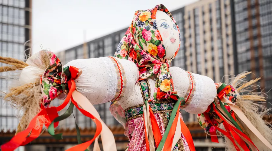 Блины, ярмарки и хороводы под фолк