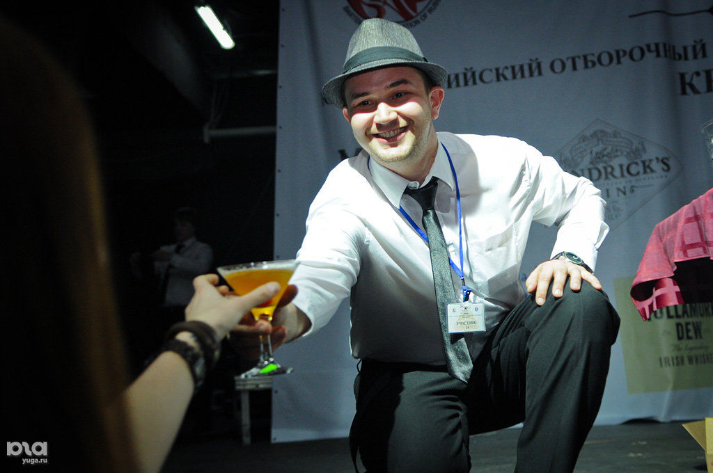 соревнования барменов. конкурс спиртных напитков. конкурс спиртных напитков. алкоигра шахматы. евразия бармен.