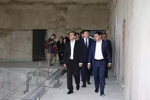 Вениамин Кондратьев и Евгений Первышов в недострое в Юбилейном микрорайоне &copy;&nbsp;Фото пресс-службы администрации Краснодарского края