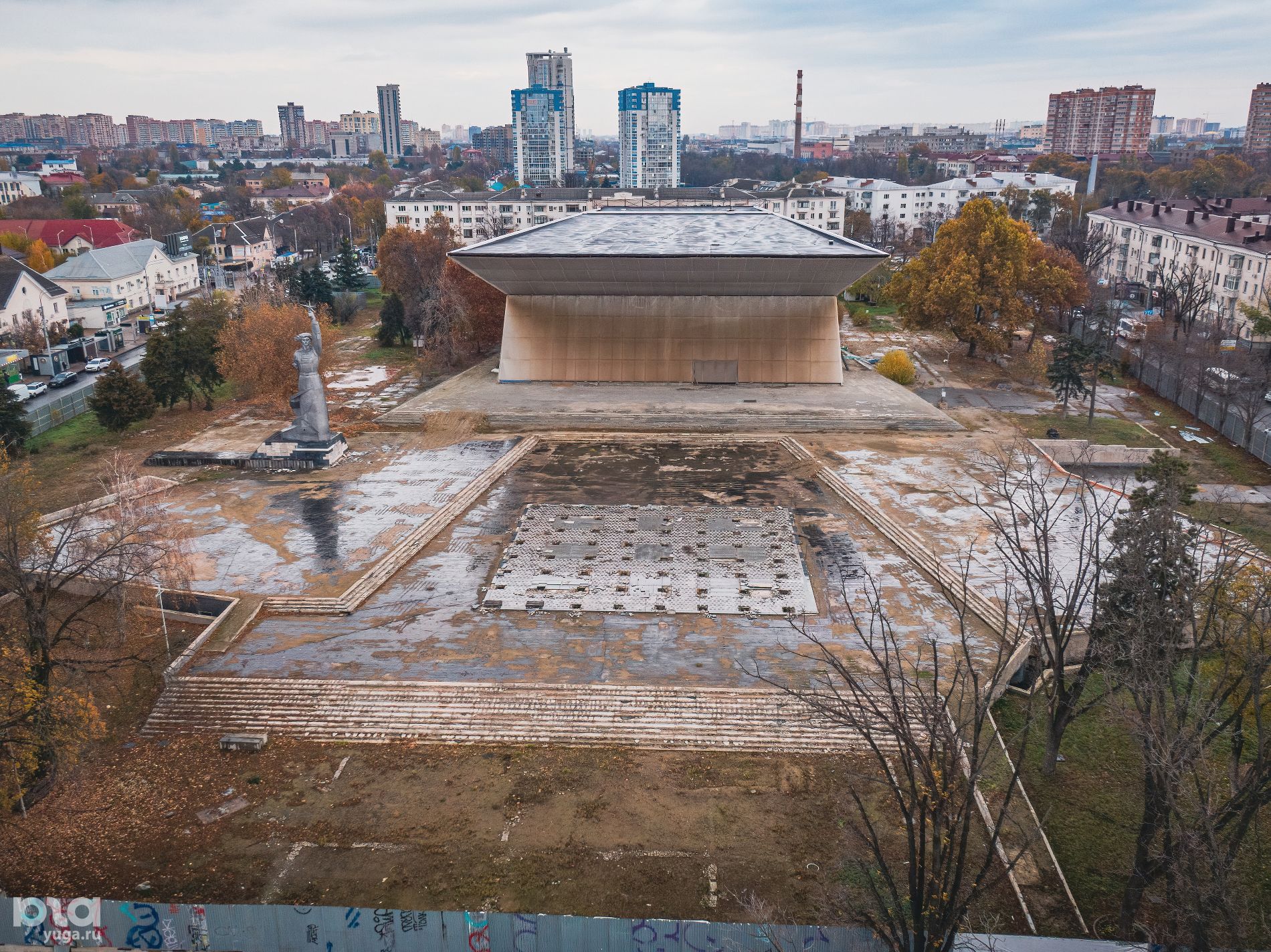 Кинотеатр «Аврора». Вид сверху © Фото Антона Быкова, Юга.ру