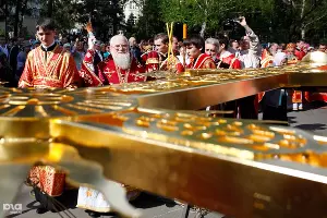 Установка нового креста на главный купол Свято-Екатериненского собора &copy;&nbsp;Влад Александров. ЮГА.ру