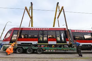 Новый трехсекционный трамвай "Витязь"  &copy;&nbsp;Елена Синеок, ЮГА.ру