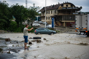 Подтопление на трассе Джубга - Сочи в Туапсинском районе &copy;&nbsp;Нина Зотина, ЮГА.ру