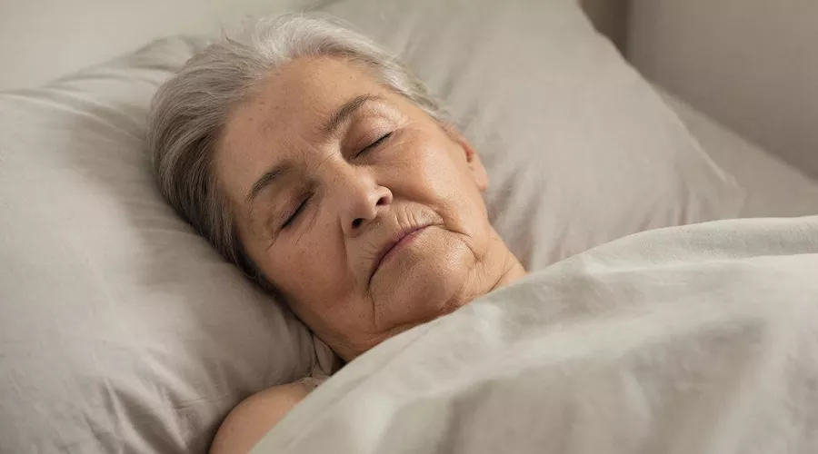 старушка &copy;&nbsp;Изображение сгенерировано нейросетью Gigachat