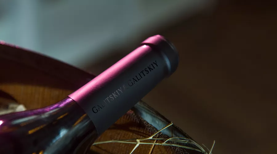 Артемий Лебедев разработал логотип винодельни «Галицкий и Галицкий» &copy;&nbsp;Фото с сайта artlebedev.ru/gng/