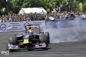 Команда Red Bull Racing на фестивале "Формула Сочи" &copy;&nbsp;Елена Синеок. ЮГА.ру