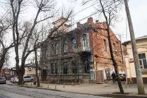 Коммунаров, 18. Дом присяжного поверенного В.В. Сербина, 1910 год &copy;&nbsp;Фото Елены Синеок, Юга.ру