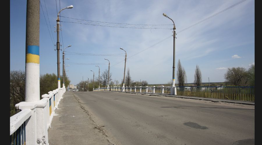 Мост над ж/д путями в центре Купянска © Скриншот yandex.ru/maps