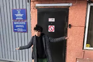 Алипат на выходе из ИВС на Садовой &copy;&nbsp;Фото Алексея Мандригели