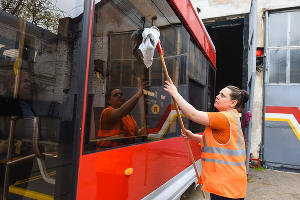 Новый трехсекционный трамвай "Витязь"  © Елена Синеок, ЮГА.ру