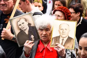 Акция «Бессмертный полк» в Краснодаре &copy;&nbsp;Фото Елены Синеок, Юга.ру