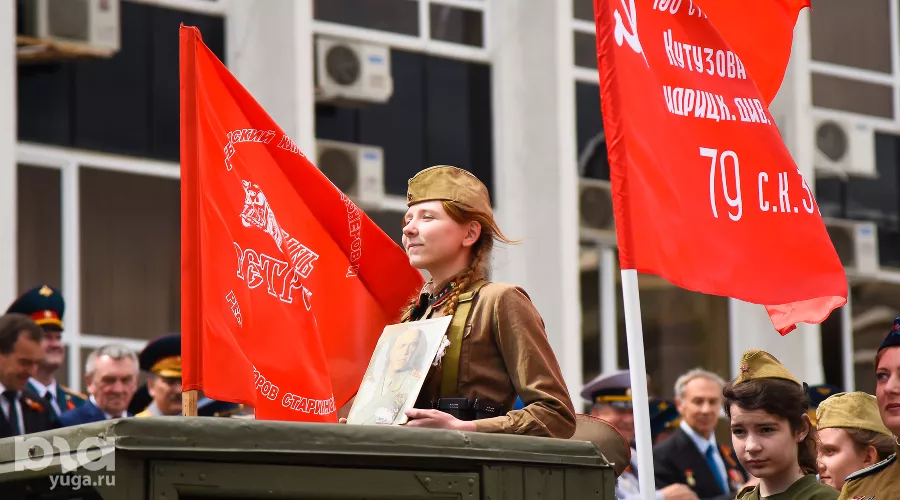 Парад Победы на Театральной площади в Краснодаре &copy;&nbsp;Фото Елены Синеок, Юга.ру