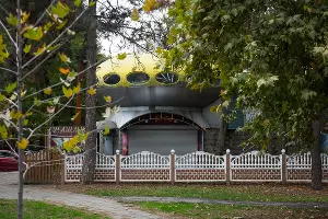 Бывшее кафе &laquo;Спутник&raquo;, Краснодар, улица Атарбекова, 2020 год &copy;&nbsp;Фото Елены Синеок, Юга.ру