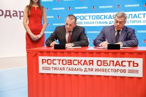 Гендиректор ГК «ЮгСтройИнвест» Юрий Иванов и губернатор Ростовской области Василий Голубев &copy;&nbsp;Фото предоставлено пресс-службой ГК &laquo;ЮгСтройИнвест&raquo;