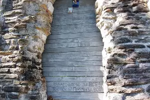 Древний храм в Лоо &copy;&nbsp;Фото Юлии Акимовой, instagram.com/fancyuniquecorn