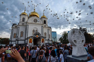 Акция "Свеча памяти" в память о жертвах терроризма в Краснодаре © Елена Синеок, ЮГА.ру