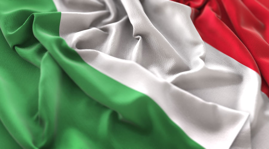 Государственный флаг Италии &copy;&nbsp;Фото natanaelginting, сайт freepik.com