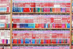 Книжный магазин в Токио, заставленный томами («Танкобонами») манги &copy;&nbsp;Файл доступен по лицензии Creative Commons Attribution-Share Alike 2.0 Generic