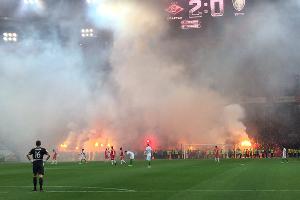 Матч «Спартак» - «Терек» приостановили из-за пиротехники &copy;&nbsp;Фото из твиттера Dmitry Egorov, twitter.com/edim_sport