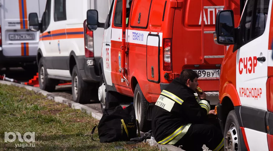 Пожарные &copy;&nbsp;Фото Елены Синеок, Юга.ру