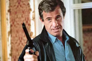 Жан-Поль Бельмондо &copy;&nbsp;Кадр из фильма &laquo;Профессионал&raquo;, kinopoisk.ru