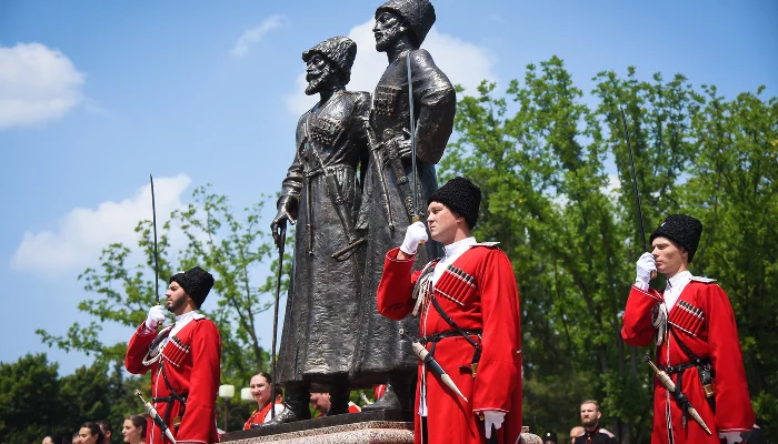 Открытие памятника «Славным сынам отечества – казакам и горцам – героям Первой мировой войны» в Краснодаре &copy;&nbsp;Фото Елены Синеок, Юга.ру