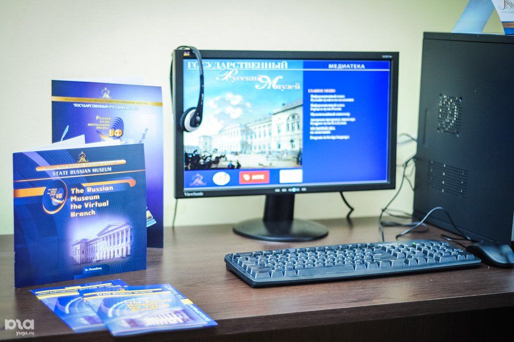 Человек за монитором. Открыть виртуально сайт. Открыть виртуально сайт. Типы оконных функций. Открыть виртуально сайт.