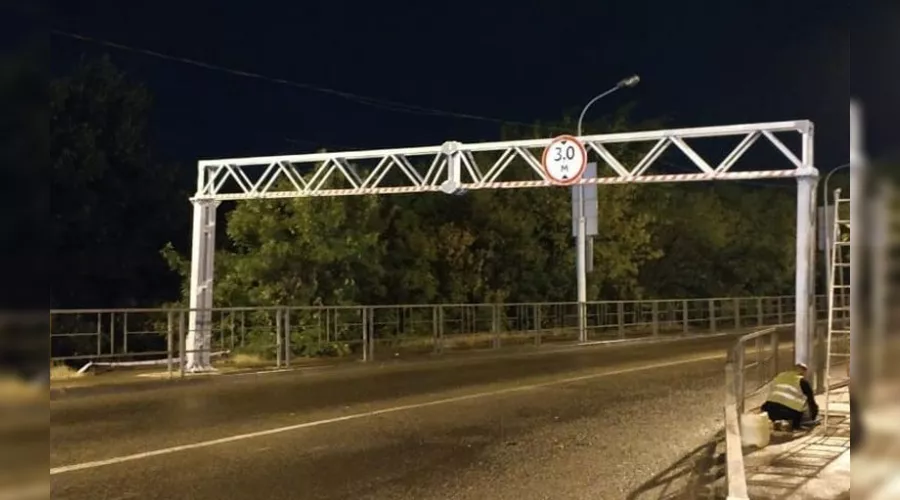 Габаритные рамы на Яблоновском мосту &copy;&nbsp;Фото пресс-службы администрации Краснодара