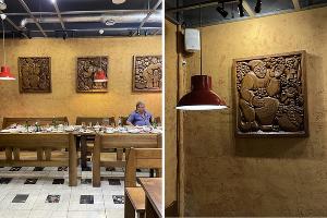 Деревянные панно Николая Туркова-Собакина в кафе «У Максима» &copy;&nbsp;Фото Динара Бурангулова