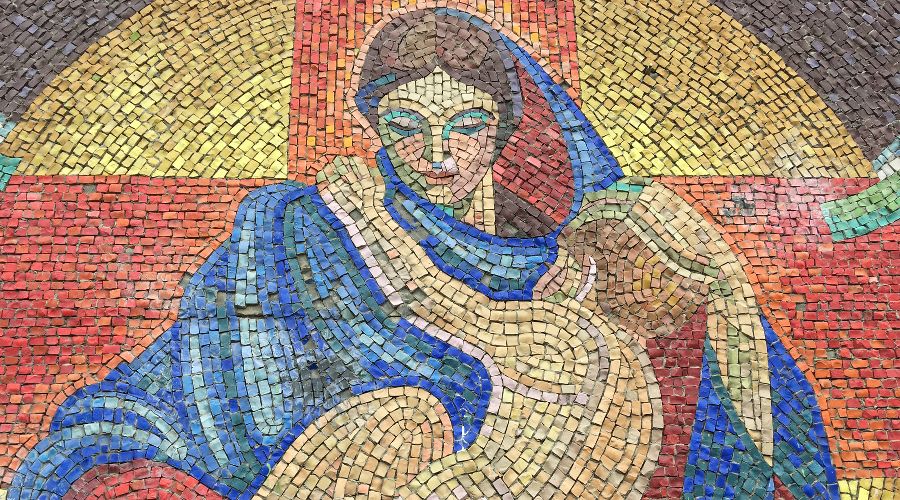 Мозаика на доме №53 по улице Вишняковой &copy;&nbsp;Тимур Рыжков, Юга.ру