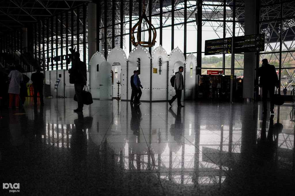 аэропорт сочи магазины в аэропорту. служба авиационной безопасности в аэропорту. грузчик внуково. аэропорт сочи. медси одинцово.