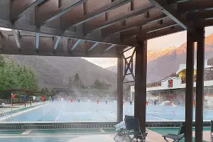 Открытый бассейн в корпусе С гостиницы &laquo;Гранд Отель Поляна&raquo; &copy;&nbsp;Фото Марины Солошко, Юга.ру