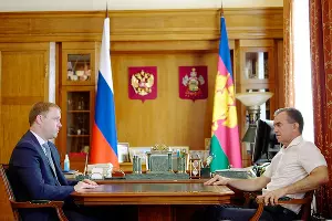 Василий Швец и Вениамин Кондратьев &copy;&nbsp;Фото пресс-службы администрации Краснодарского края
