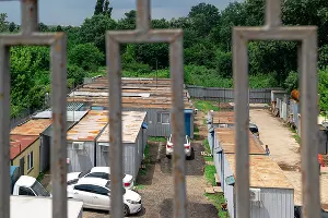 Рядом со строительным городком у старого Яблоновского моста &copy;&nbsp;Фото Юли Шафаростовой, Юга.ру