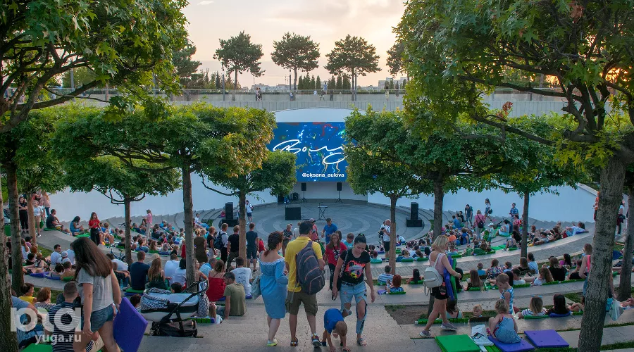 Кинопоказ в амфитеатре парка «Краснодар» &copy;&nbsp;Фото Дмитрия Пославского, Юга.ру