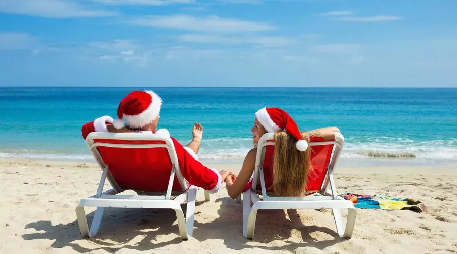 пляж новый год &copy;&nbsp;Изображение сгенерировано нейросетью Gigachat