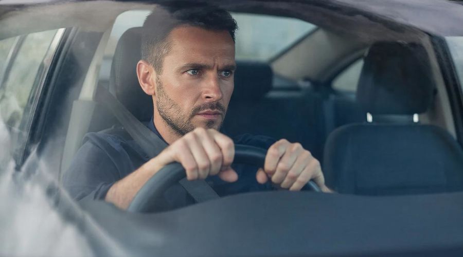 водитель &copy;&nbsp;Изображение сгенерировано нейросетью Gigachat