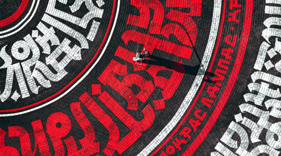 Роспись Покраса Лампаса на площади «Курорта Красная Поляна» &copy;&nbsp;Фото Дениса Бычковского