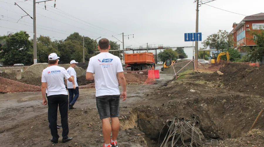 Активисты ОНФ проверили, как в Краснодаре ремонтируют ул. Новороссийскую и ул. Шевченко &copy;&nbsp;Фото предоставлено пресс-службой ОНФ