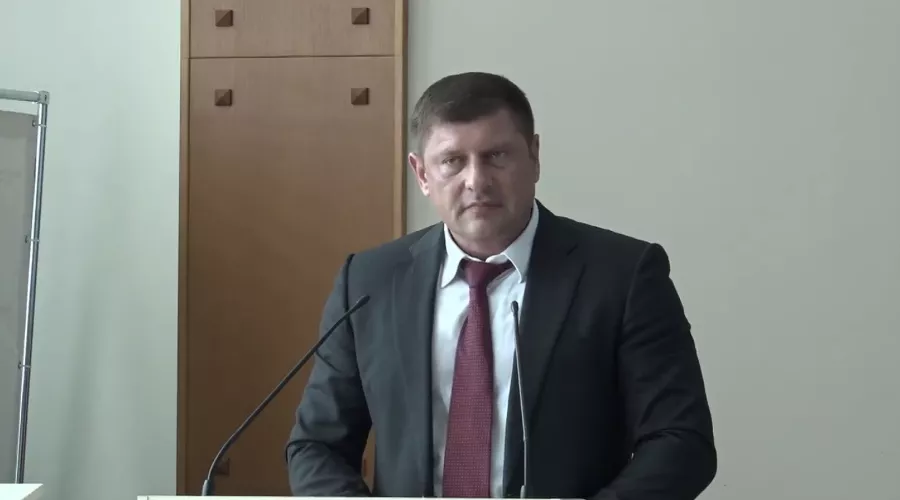  &copy;&nbsp;Кадр из прямой трансляции заседания городской Думы, youtu.be/TmyNkpr1mTY