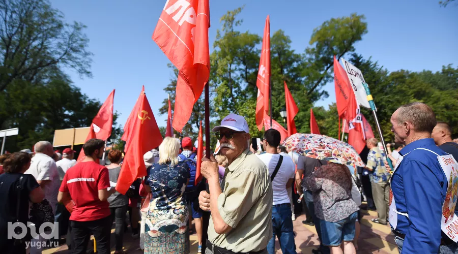 Митинг КПРФ против пенсионной реформы в Краснодаре &copy;&nbsp;Фото Елены Синеок, Юга.ру