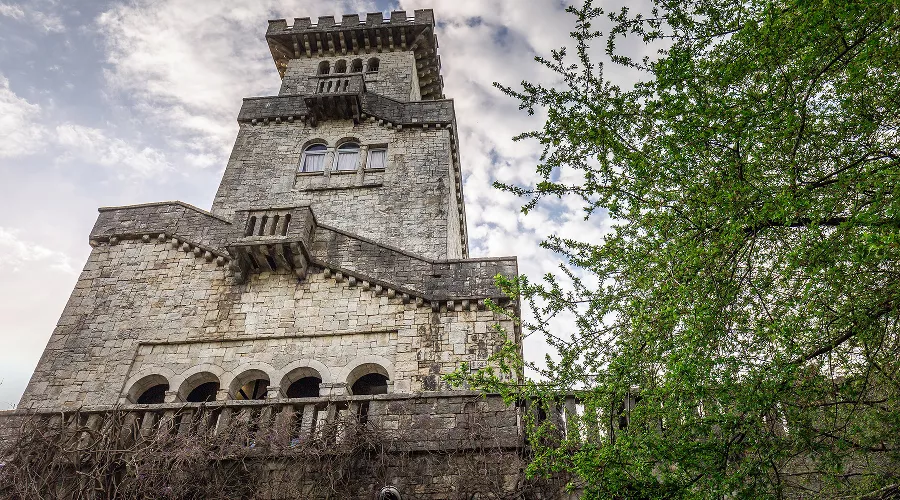 Смотровая башня на горе Ахун &copy;&nbsp;Фото Ochki, freepik.com