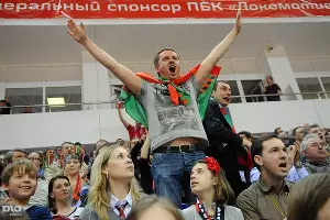Фанаты ПБК "Локомотив-Кубань" &copy;&nbsp;Елена Синеок. ЮГА.ру