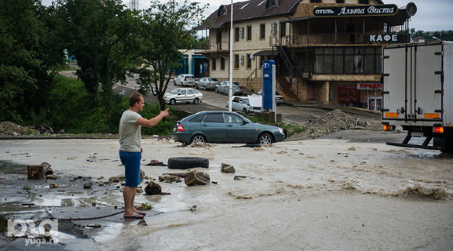 Подтопление на трассе Джубга - Сочи в Туапсинском районе &copy;&nbsp;Нина Зотина, ЮГА.ру