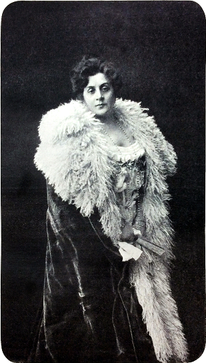 Елена Мрозовская (1910-е), автопортрет, общественное достояние