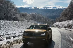 За снегом на Volkswagen Teramont &copy;&nbsp;Фото Елены Синеок, Юга.ру