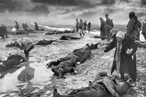 «Горе». Фотография Дмитрия Бальтерманца. 1942 год &copy;&nbsp;Фото с сайта wikipedia.org