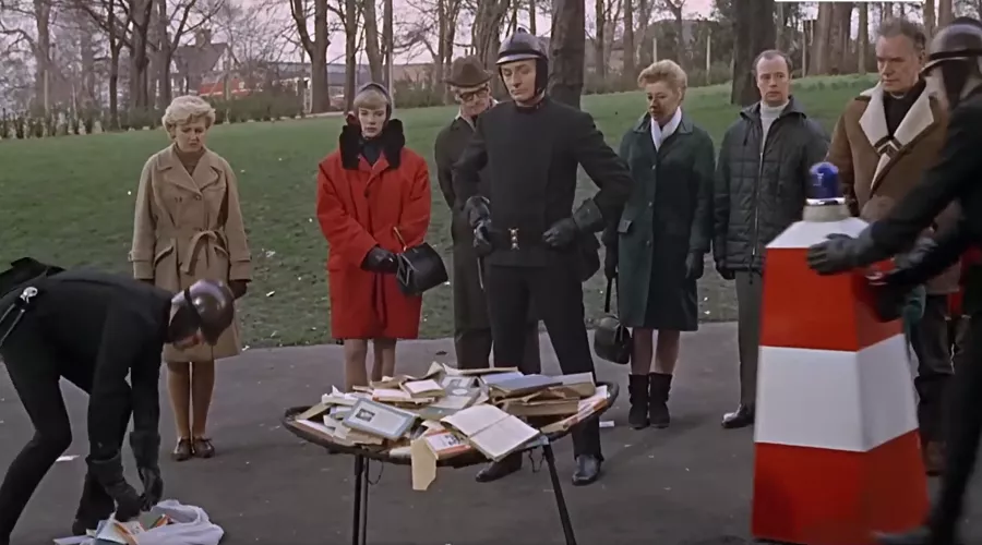  &copy;&nbsp;Кадр из фильма &laquo;451&deg; по Фаренгейту&raquo; (реж. Франсуа Трюффо, 1966)