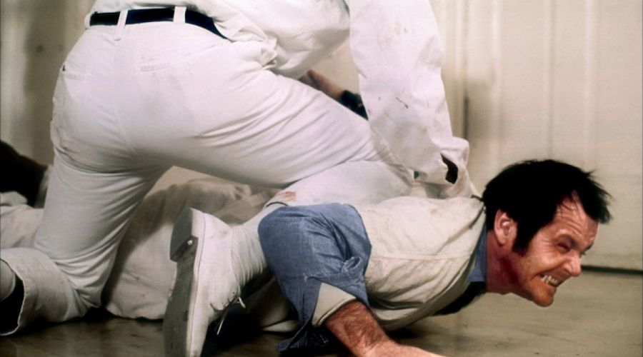 Кадр из фильма «Пролетая над гнездом кукушки», реж. Милош Форман, 1975 год © Фото с сайта kinopoisk.ru