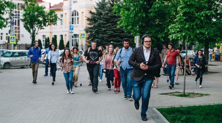 Премьерный показ променад-спектакля «Улицы Революции» проекта «Голос города» © Фото Дениса Яковлева из группы «Голос города» в Facebook, https://www.facebook.com/mycityvoice/